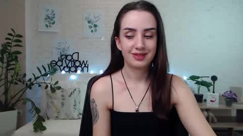 Snapshot of emilylayer chatting on 01-11-25, 08:43 Emyli online show from 01-11-25, 08:43