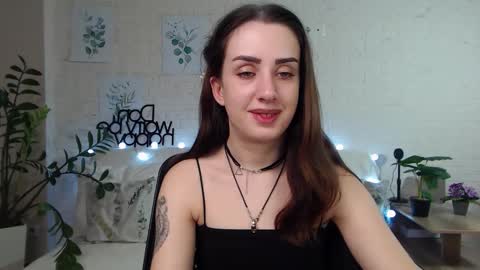 Snapshot of emilylayer chatting on 01-19-25, 12:49 Emyli online show from 01-19-25, 12:49