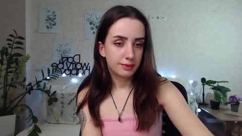 Snapshot of emilylayer chatting on 01-20-25, 12:25 Emyli online show from 01-20-25, 12:25