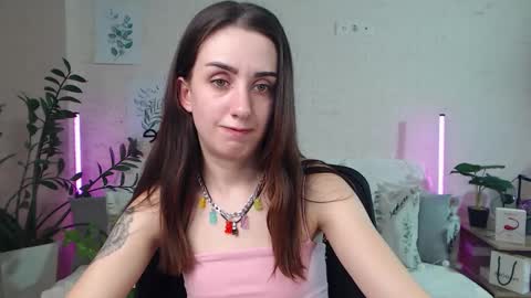 Snapshot of emilylayer chatting on 01-29-25, 03:01 Emyli online show from 01-29-25, 03:01