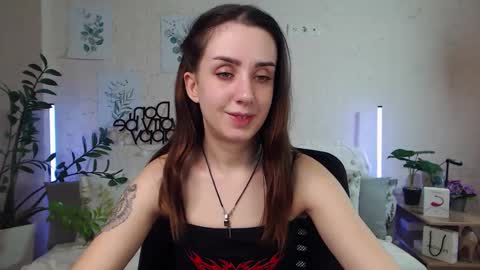 Snapshot of emilylayer chatting on 01-29-25, 08:56 Emyli online show from 01-29-25, 08:56