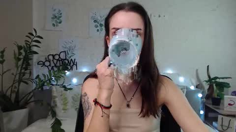 Snapshot of emilylayer chatting on 02-03-25, 11:58 Emyli online show from 02-03-25, 11:58