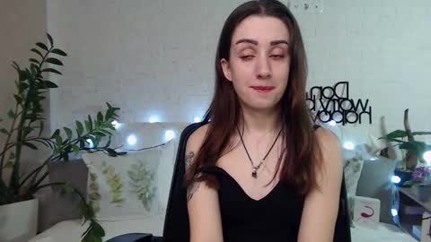 Snapshot of emilylayer chatting on 02-04-25, 09:20 Emyli online show from 02-04-25, 09:20