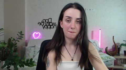 Snapshot of emilylayer chatting on 03-05-25, 01:10 Emyli online show from 03-05-25, 01:10