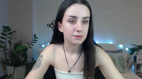 Snapshot of emilylayer chatting on 03-10-25, 09:51 Emyli online show from 03-10-25, 09:51