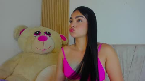 Snapshot of emilylittle___ chatting on 04-25-26, 10:18 EMI online show from 04-25-26, 10:18