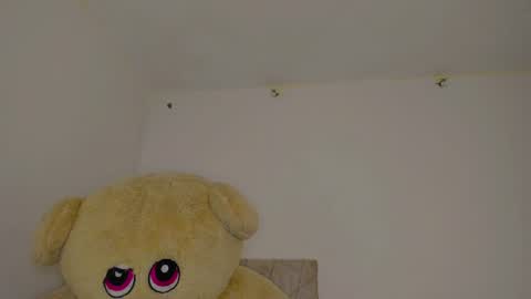 Snapshot of emilylittle___ chatting on 08-05-26, 05:05 EMI online show from 08-05-26, 05:05