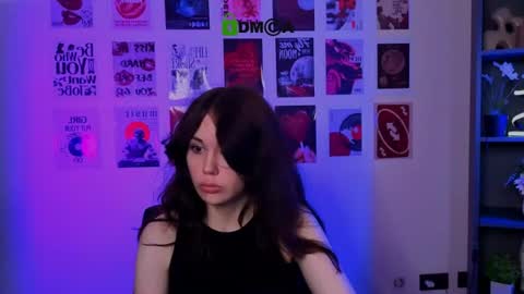 Snapshot of emilynxx chatting on 07-16-26, 07:20 Emma online show from 07-16-26, 07:20
