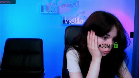 Snapshot of emilynxx chatting on 07-27-26, 08:27 Emma online show from 07-27-26, 08:27