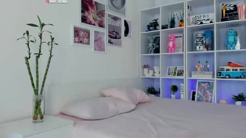 Hey i am  Emily     am -  pm online show from 04-17-26, 05:16