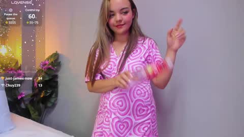 Snapshot of emilyrouss_ chatting on 12-14-24, 10:39 EMILY online show from 12-14-24, 10:39
