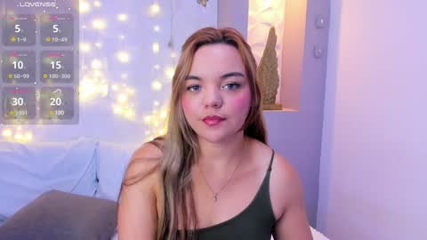 Snapshot of emilyrouss_ chatting on 12-30-24, 07:21 EMILY online show from 12-30-24, 07:21