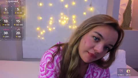 Snapshot of emilyrouss_ chatting on 12-31-24, 01:26 EMILY online show from 12-31-24, 01:26