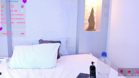 Snapshot of emilyrouss_ chatting on 02-26-25, 10:31 EMILY online show from 02-26-25, 10:31