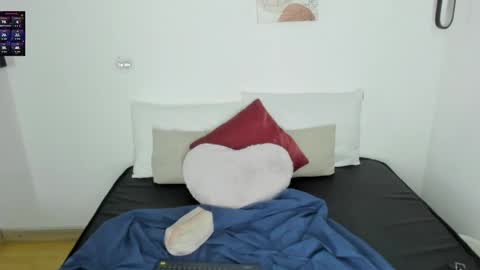 Snapshot of emilysumer chatting on 05-20-26, 03:24 Summer 3 online show from 05-20-26, 03:24