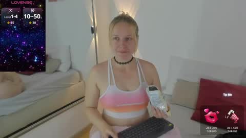 Snapshot of emilysumer chatting on 06-07-26, 03:43 Summer 3 online show from 06-07-26, 03:43