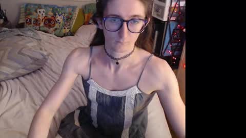 Snapshot of emilytfrench chatting on 11-04-25, 11:48 Emily online show from 11-04-25, 11:48