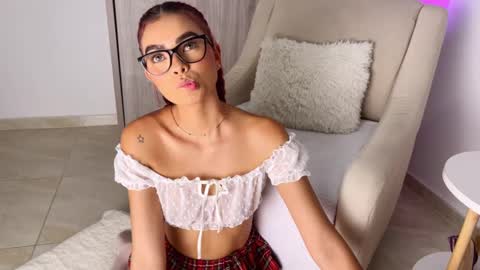 Snapshot of emilytolson_ chatting on 09-10-25, 03:56 Emily online show from 09-10-25, 03:56