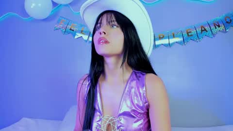 Snapshot of emilywithe_ chatting on 05-23-26, 12:05 online show from 05-23-26, 12:05