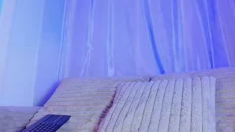 Snapshot of emilywithe_ chatting on 06-14-26, 02:24 online show from 06-14-26, 02:24