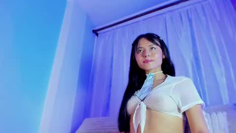 Snapshot of emilywithe_ chatting on 06-18-26, 11:53 online show from 06-18-26, 11:53