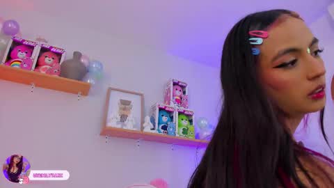 Emily Bank online show from 11-19-25, 07:47