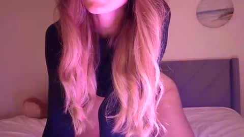 Snapshot of emilyy_miller chatting on 10-01-25, 02:28 emilly online show from 10-01-25, 02:28