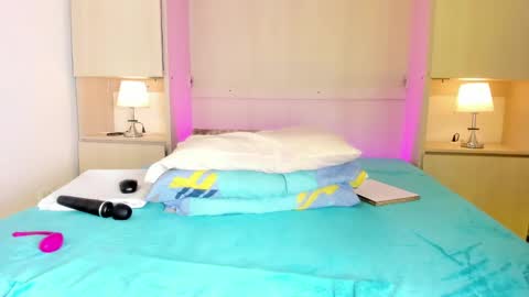 Emily online show from 09-19-25, 04:58