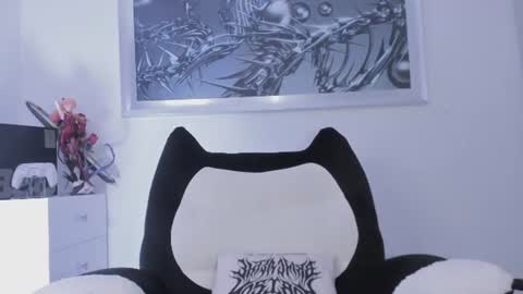 Snapshot of eminence_shadow chatting on 06-10-26, 04:56 ELLE DANIELLE online show from 06-10-26, 04:56