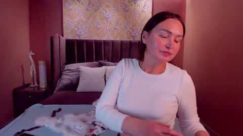 Snapshot of emm_quince chatting on 12-19-24, 12:45 Emm online show from 12-19-24, 12:45