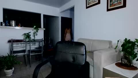 Snapshot of emma______1996 chatting on 06-02-26, 06:15 emma______1996 online show from 06-02-26, 06:15
