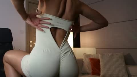Snapshot of emma__cutiee chatting on 07-19-26, 08:01 Your Emma online show from 07-19-26, 08:01