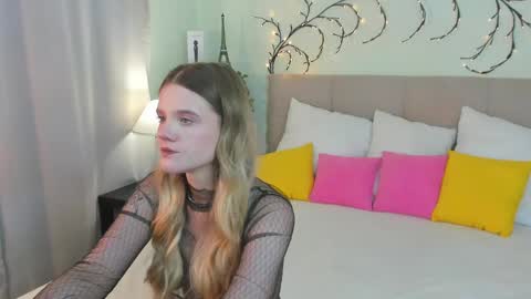 Snapshot of emma__peach chatting on 05-12-26, 09:17 emma__peach online show from 05-12-26, 09:17