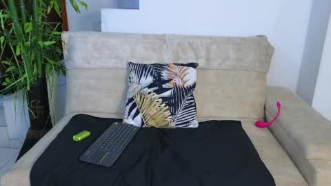 Emma Blue  modelo independiente online show from 05-10-26, 06:29
