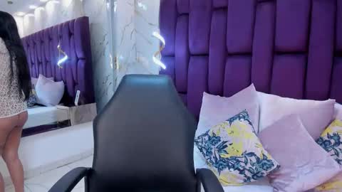 Snapshot of emma_carterr1 chatting on 04-26-26, 09:34 pau online show from 04-26-26, 09:34