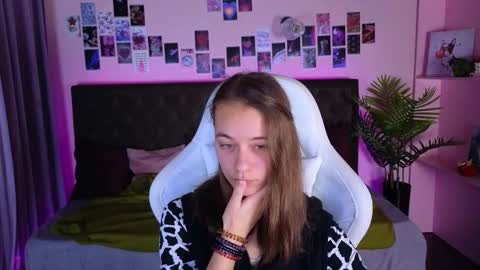 Snapshot of emma_chaser chatting on 11-17-25, 02:06 emma_chaser online show from 11-17-25, 02:06