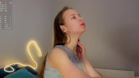 Snapshot of emma_clon chatting on 04-27-26, 01:36 Emma online show from 04-27-26, 01:36