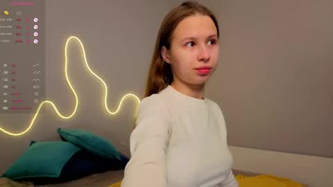 Snapshot of emma_clon chatting on 05-25-26, 02:06 Emma online show from 05-25-26, 02:06