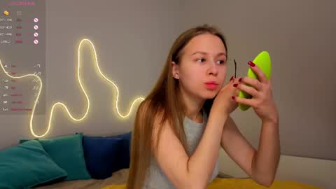 Emma online show from 06-14-26, 01:47