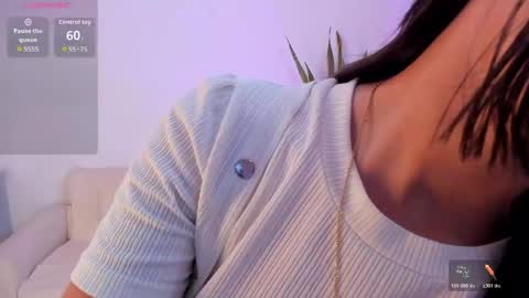 Snapshot of emma_collins01 chatting on 05-17-26, 03:48 Emma online show from 05-17-26, 03:48