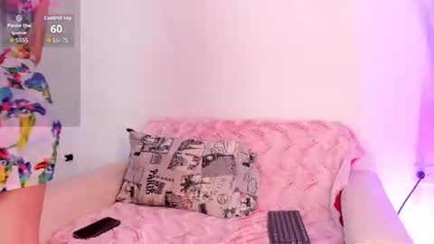 Snapshot of emma_collins01 chatting on 06-14-26, 07:21 Emma online show from 06-14-26, 07:21