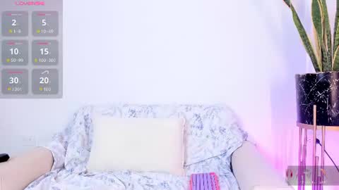 Snapshot of emma_collins01 chatting on 07-11-26, 12:57 Emma online show from 07-11-26, 12:57