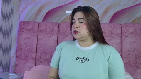 Snapshot of emma_curvy1 chatting on 05-14-26, 03:13 Emma online show from 05-14-26, 03:13