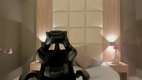 E M M A online show from 11-02-25, 02:25