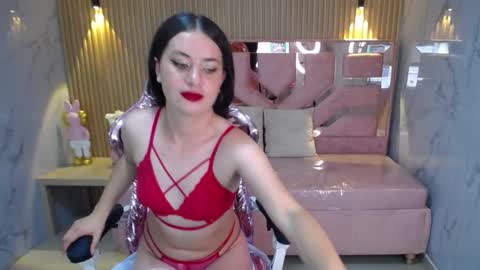 Snapshot of emma_jones_s chatting on 02-14-25, 11:42 Emma online show from 02-14-25, 11:42