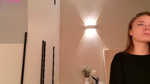 Snapshot of emma_larsson chatting on 07-27-26, 01:18 Emma online show from 07-27-26, 01:18