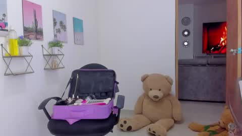 whises lits        online show from 11-22-25, 02:27