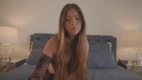 emma_lu1 online show from 01-19-25, 06:43