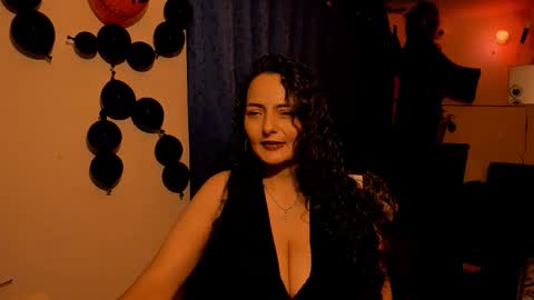 Snapshot of emma_luxy chatting on 10-31-25, 12:33  emma luxy online show from 10-31-25, 12:33