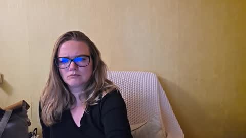 emma_misty_ online show from 10-06-25, 03:42